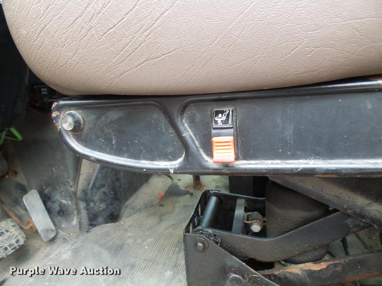 image for item DB2167 2002 International 4900 dump truck