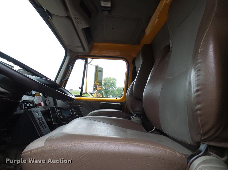 image for item DB2167 2002 International 4900 dump truck