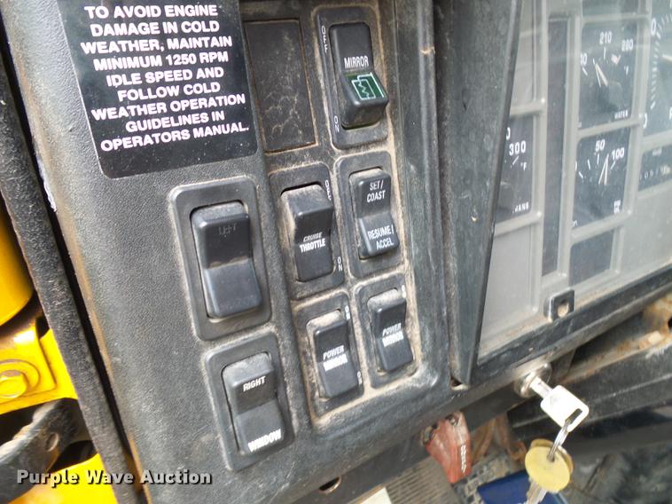 image for item DB2167 2002 International 4900 dump truck