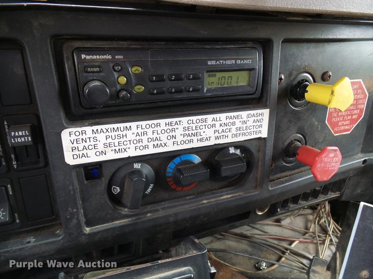 image for item DB2167 2002 International 4900 dump truck