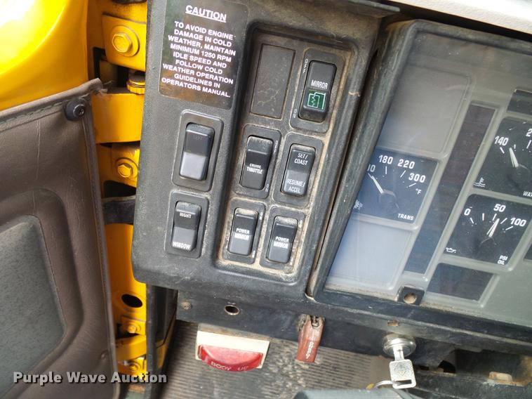 image for item DB2167 2002 International 4900 dump truck