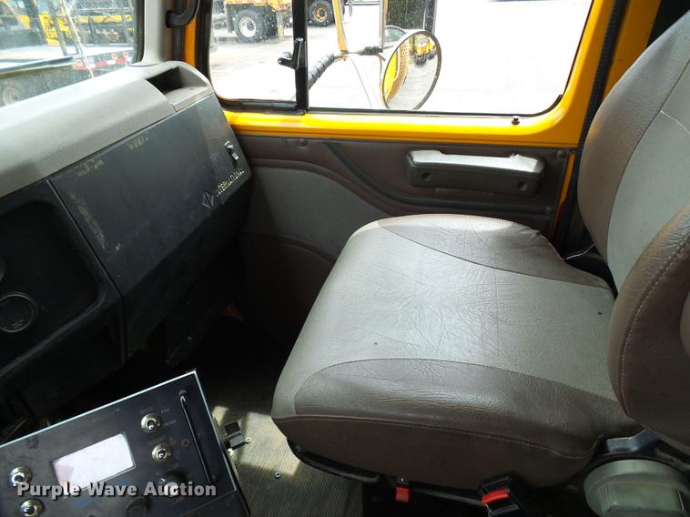 image for item DB2167 2002 International 4900 dump truck