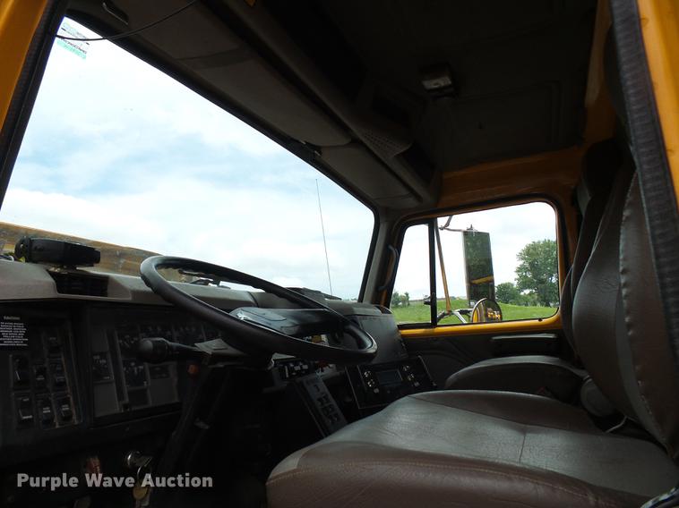 image for item DB2167 2002 International 4900 dump truck