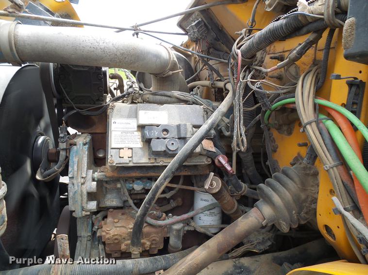 image for item DB2167 2002 International 4900 dump truck