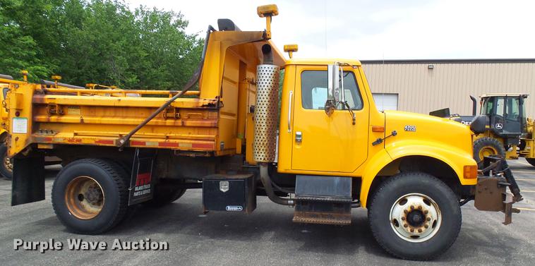 image for item DB2168 2002 International 4700 dump truck