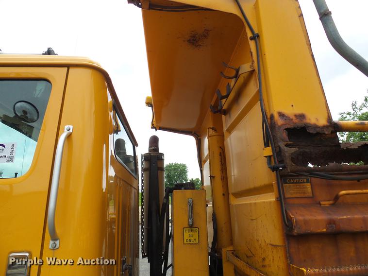 image for item DB2168 2002 International 4700 dump truck