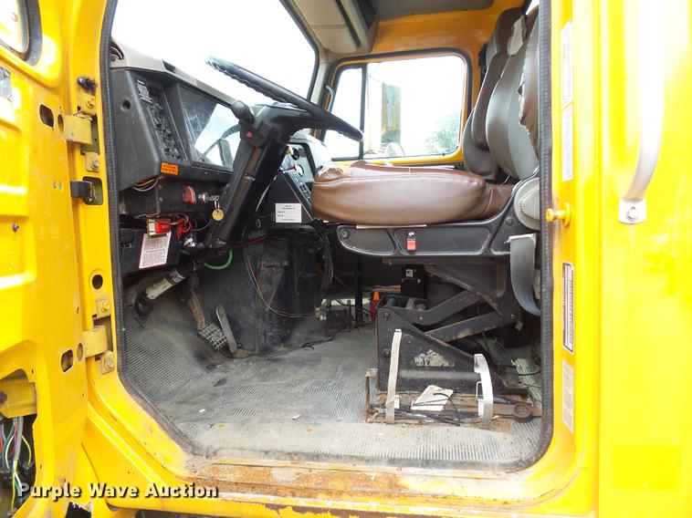 image for item DB2168 2002 International 4700 dump truck