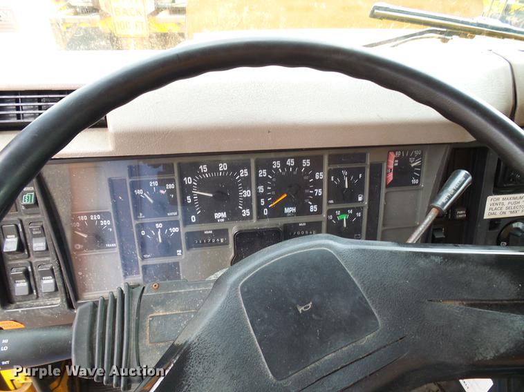 image for item DB2168 2002 International 4700 dump truck