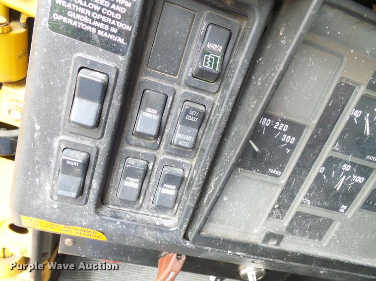 image for item DB2168 2002 International 4700 dump truck