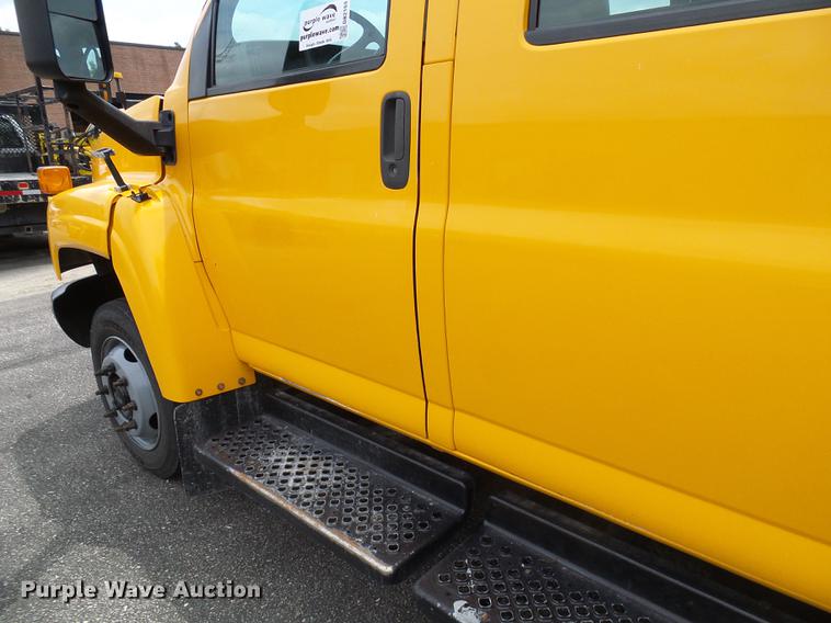 image for item DB2169 2007 Chevrolet C4500 Crew Cab flatbed truck