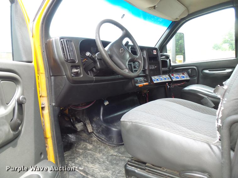 image for item DB2169 2007 Chevrolet C4500 Crew Cab flatbed truck