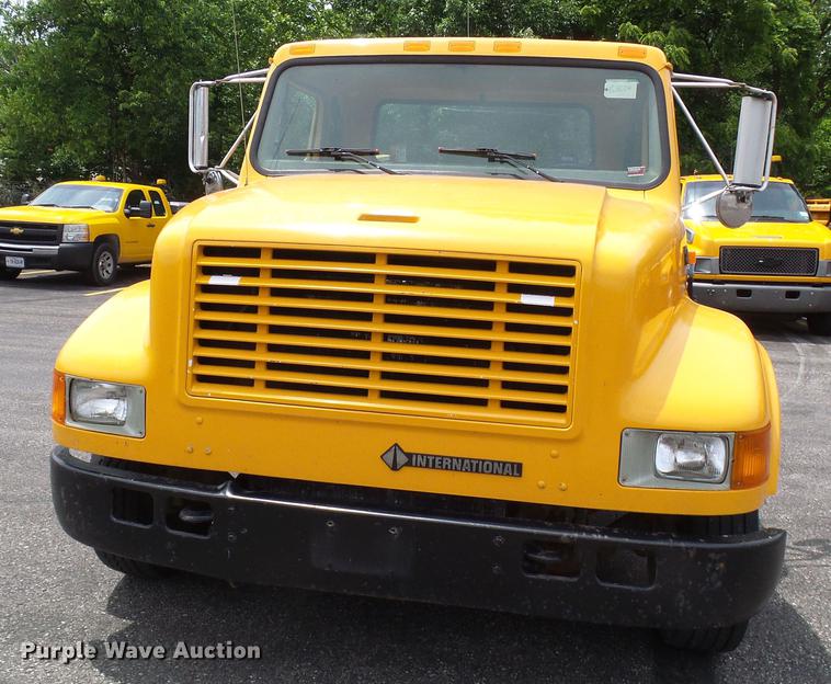 image for item DB2170 1999 International 4700 truck cab and chassis