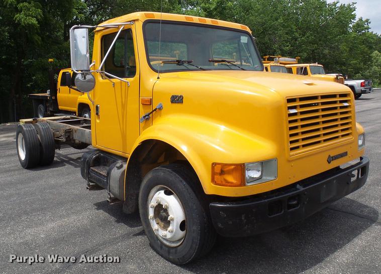 image for item DB2170 1999 International 4700 truck cab and chassis