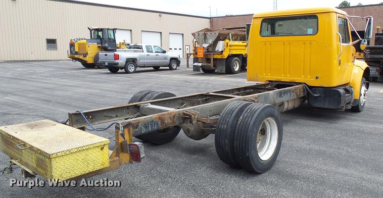 image for item DB2170 1999 International 4700 truck cab and chassis