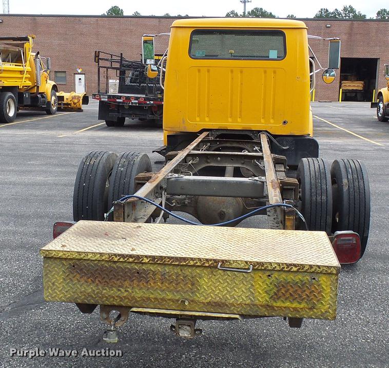 image for item DB2170 1999 International 4700 truck cab and chassis