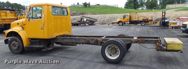 image for item DB2170 1999 International 4700 truck cab and chassis