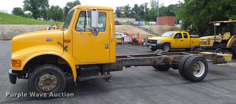 image for item DB2170 1999 International 4700 truck cab and chassis