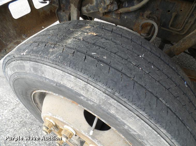 image for item DB2170 1999 International 4700 truck cab and chassis