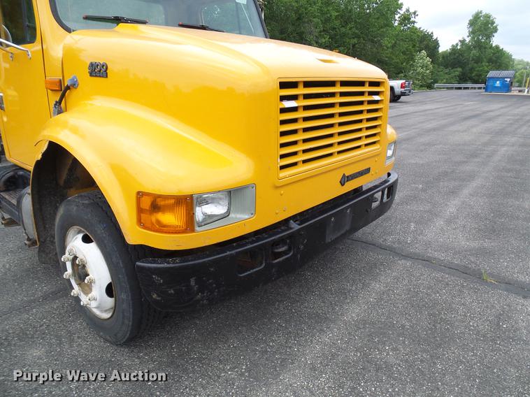 image for item DB2170 1999 International 4700 truck cab and chassis