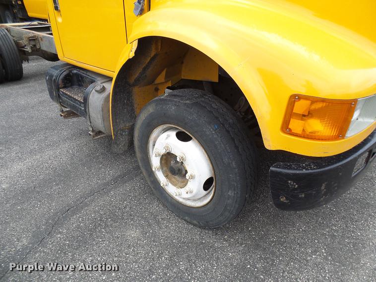 image for item DB2170 1999 International 4700 truck cab and chassis