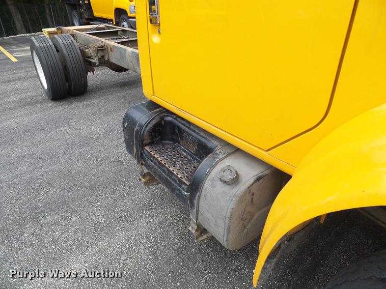 image for item DB2170 1999 International 4700 truck cab and chassis