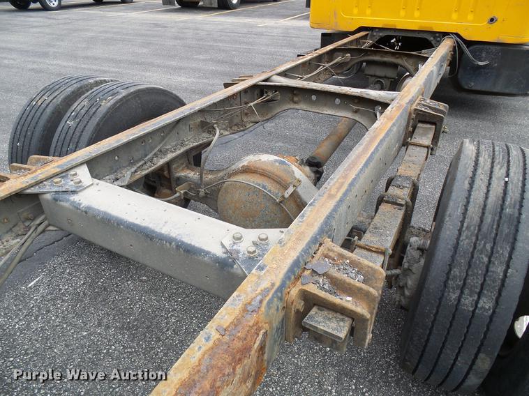 image for item DB2170 1999 International 4700 truck cab and chassis