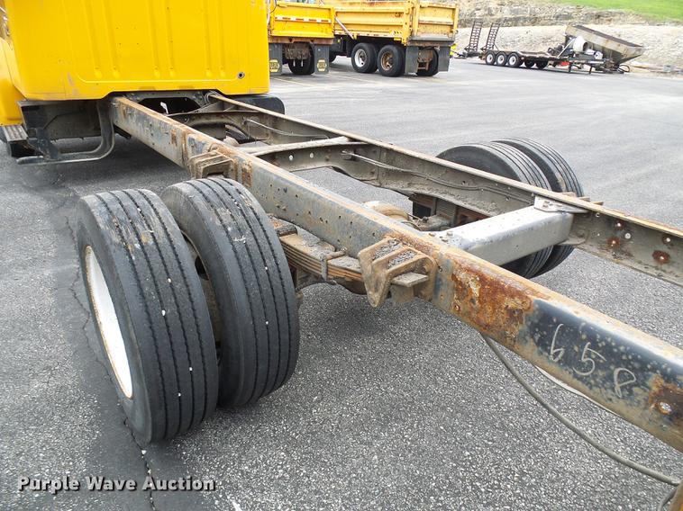 image for item DB2170 1999 International 4700 truck cab and chassis