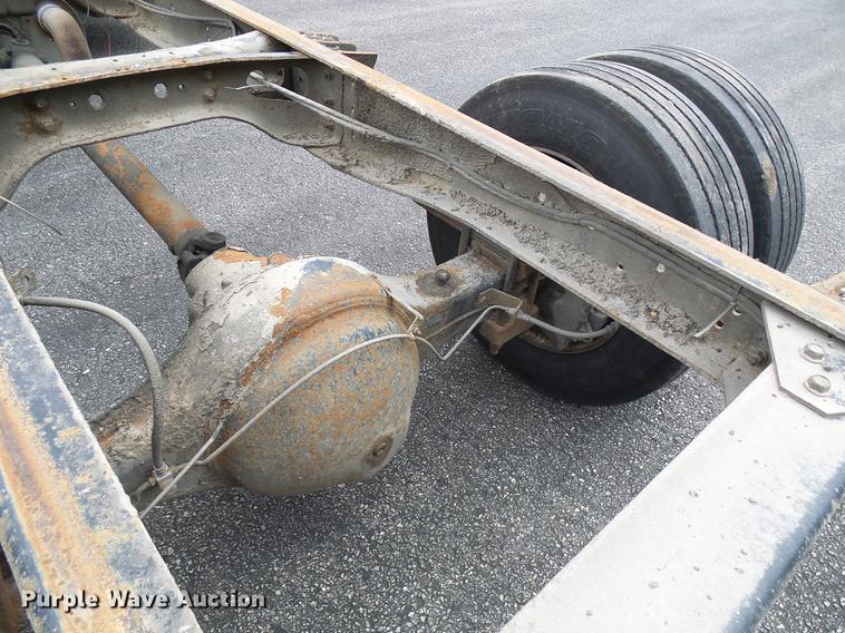 image for item DB2170 1999 International 4700 truck cab and chassis