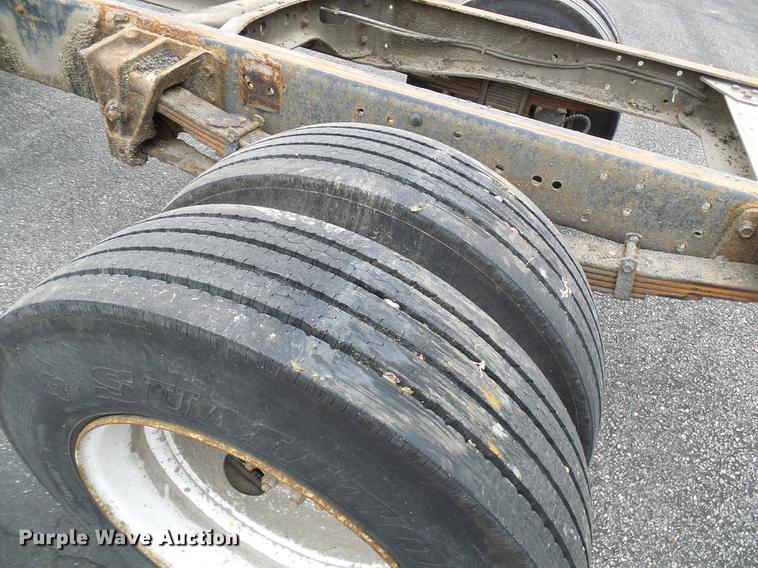 image for item DB2170 1999 International 4700 truck cab and chassis