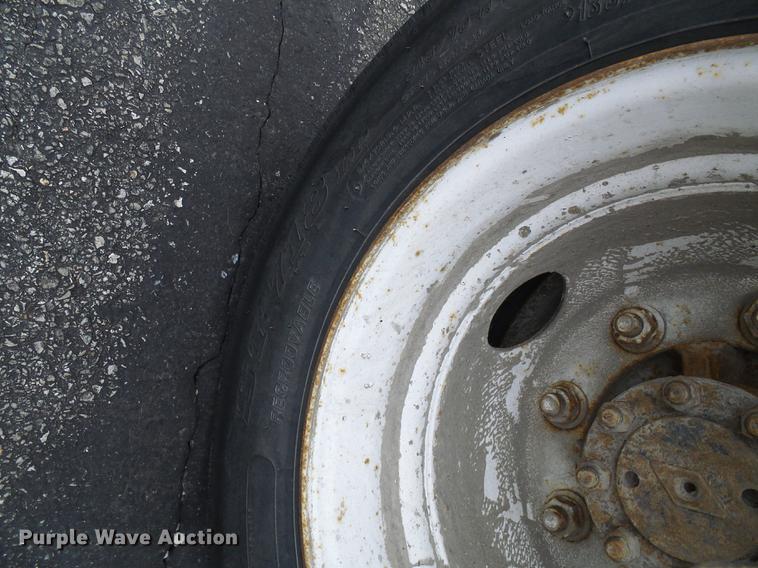 image for item DB2170 1999 International 4700 truck cab and chassis