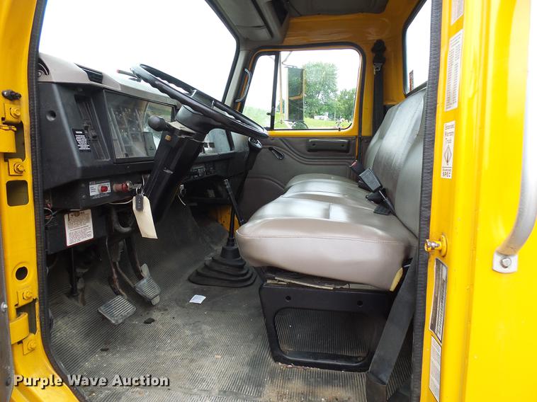 image for item DB2170 1999 International 4700 truck cab and chassis