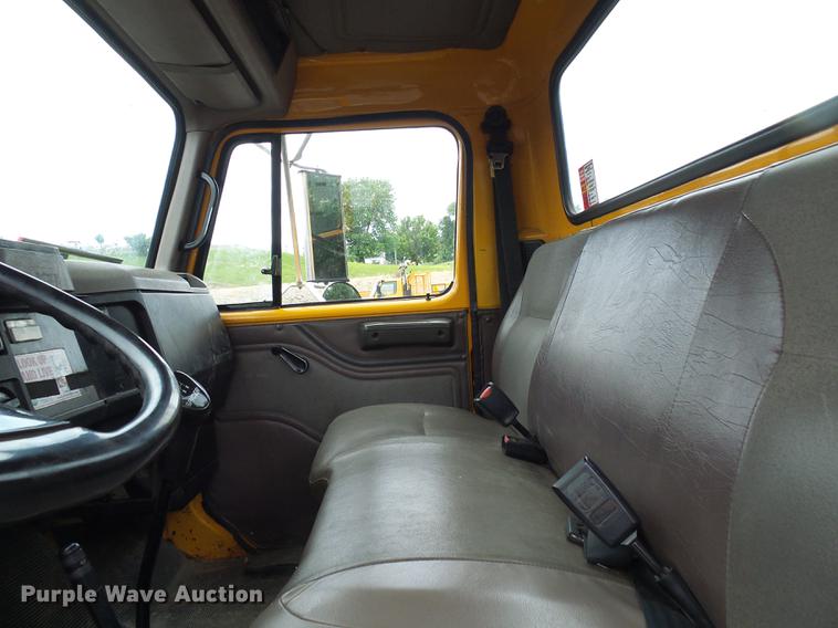 image for item DB2170 1999 International 4700 truck cab and chassis