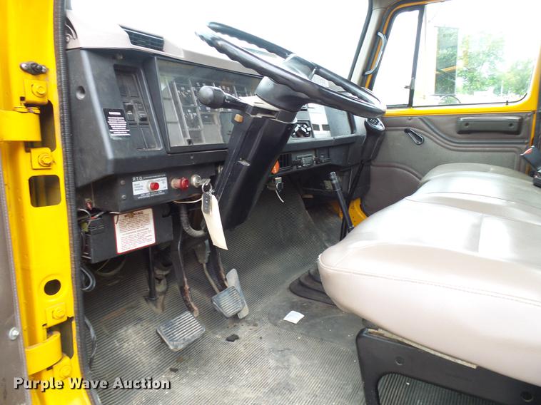 image for item DB2170 1999 International 4700 truck cab and chassis