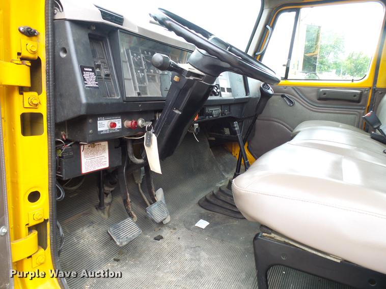 image for item DB2170 1999 International 4700 truck cab and chassis