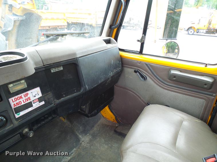 image for item DB2170 1999 International 4700 truck cab and chassis