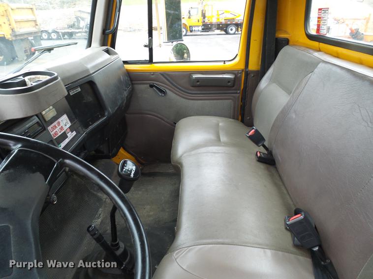 image for item DB2170 1999 International 4700 truck cab and chassis