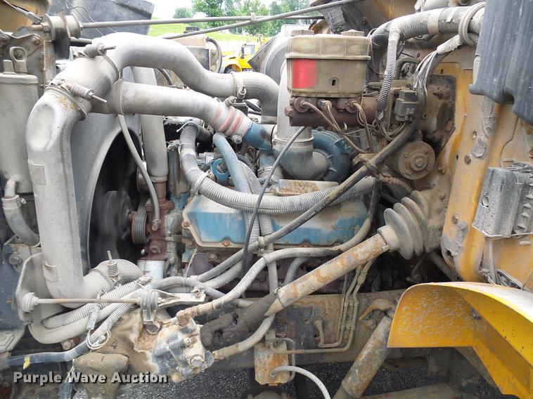 image for item DB2170 1999 International 4700 truck cab and chassis