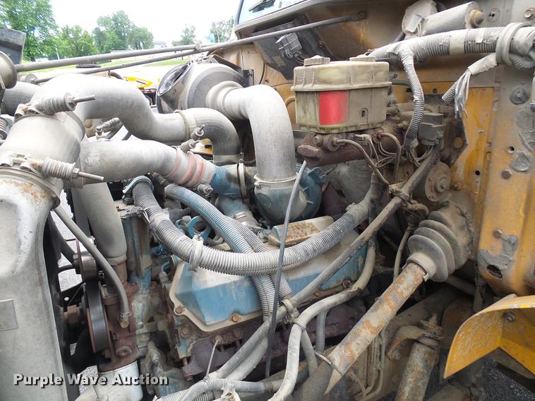 image for item DB2170 1999 International 4700 truck cab and chassis