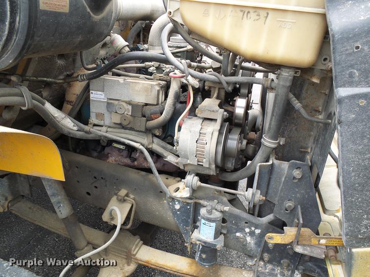 image for item DB2170 1999 International 4700 truck cab and chassis