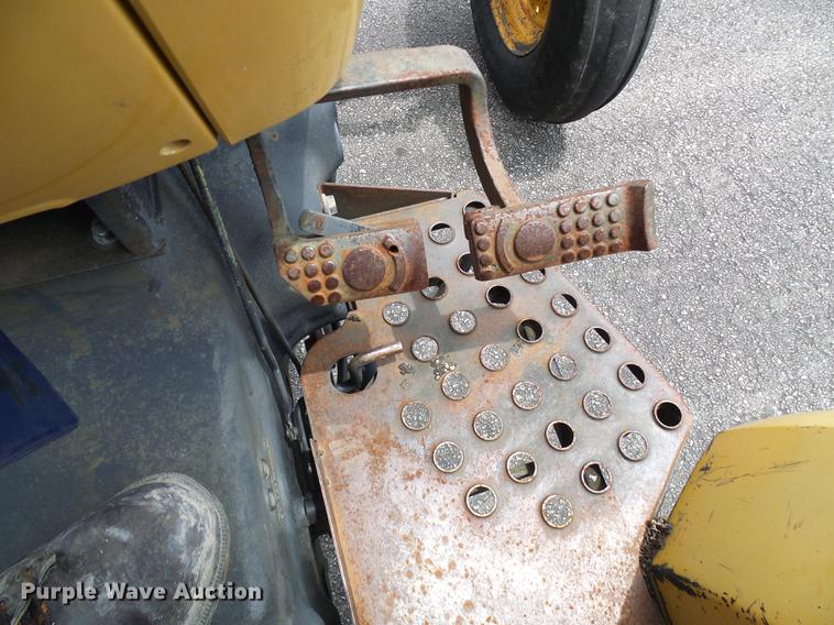 image for item DB2171 1999 John Deere 5210 tractor