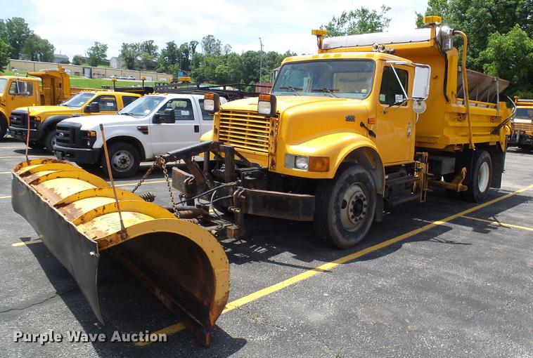 image for item DB2172 2001 International 4900 dump truck