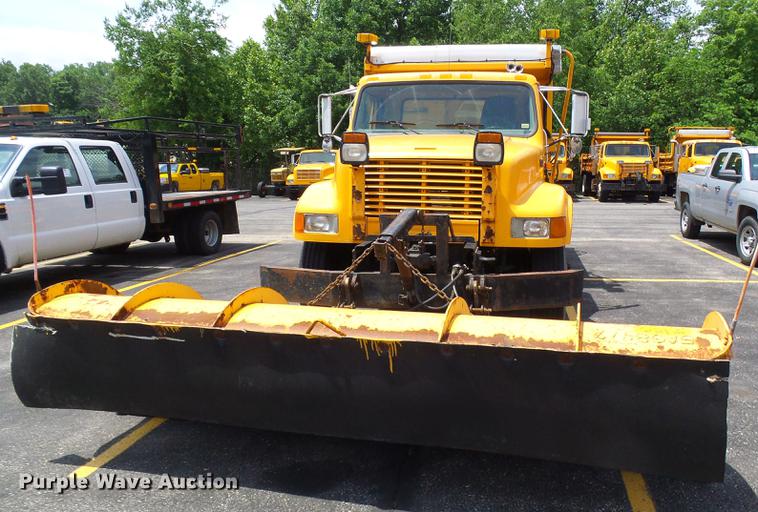 image for item DB2172 2001 International 4900 dump truck