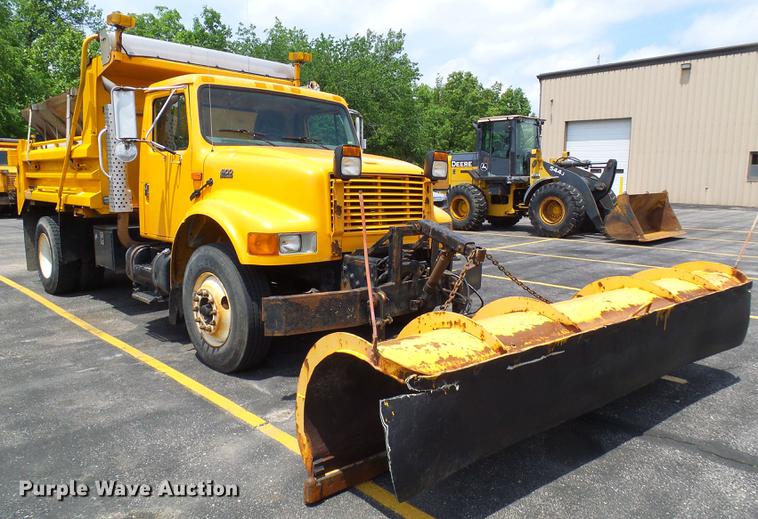image for item DB2172 2001 International 4900 dump truck