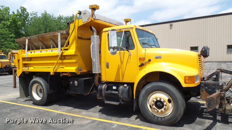 image for item DB2172 2001 International 4900 dump truck