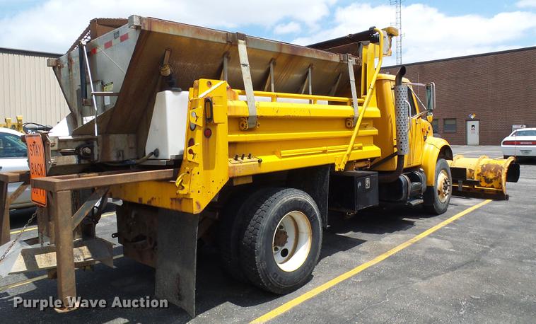 image for item DB2172 2001 International 4900 dump truck