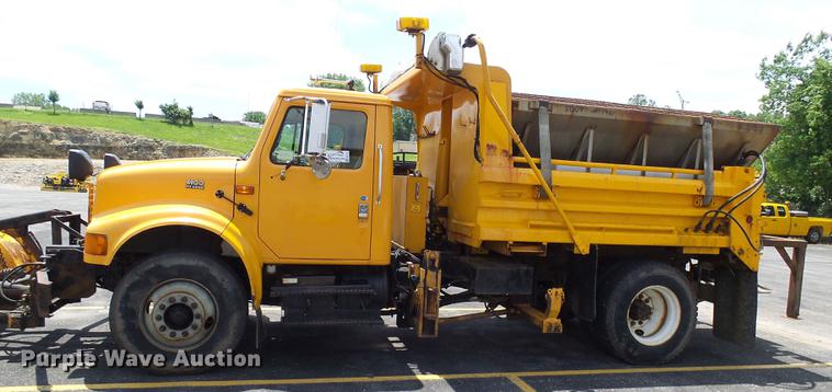 image for item DB2172 2001 International 4900 dump truck