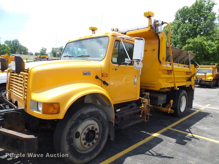 image for item DB2172 2001 International 4900 dump truck
