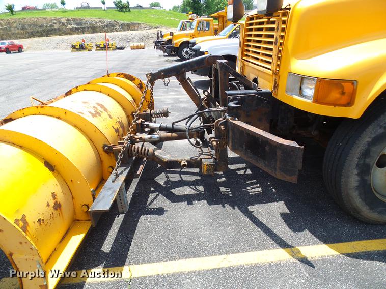 image for item DB2172 2001 International 4900 dump truck