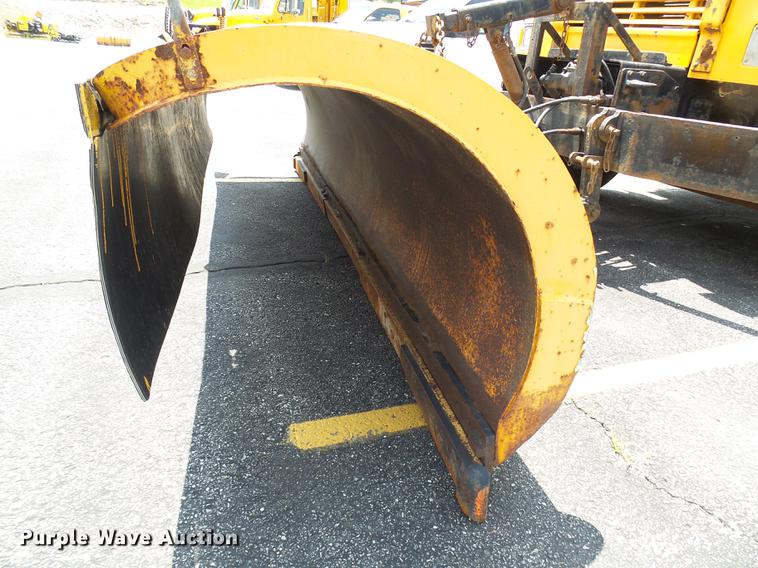 image for item DB2172 2001 International 4900 dump truck