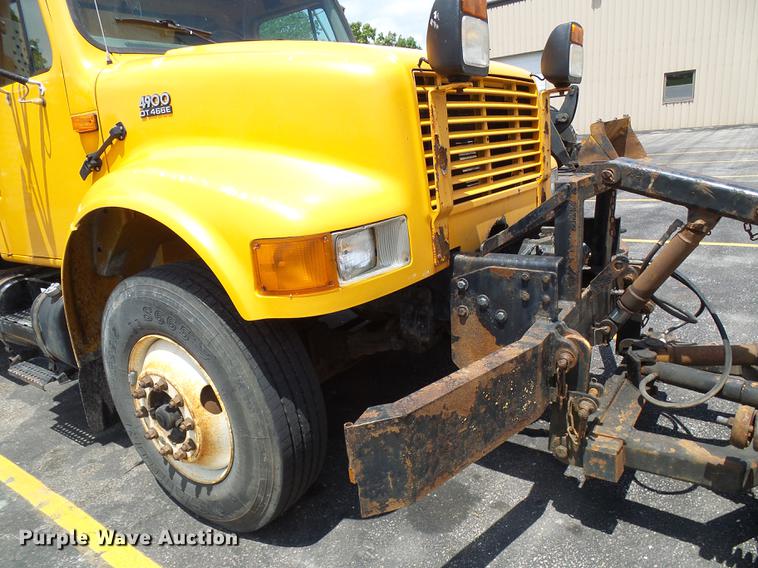 image for item DB2172 2001 International 4900 dump truck